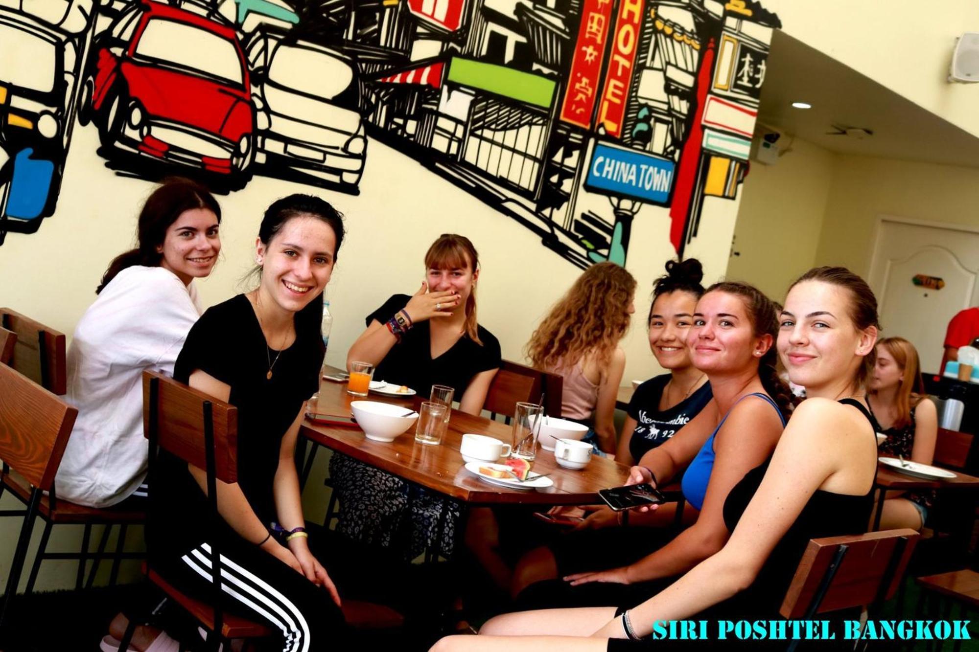 Siri Poshtel Bangkok Pansiyon Dış mekan fotoğraf