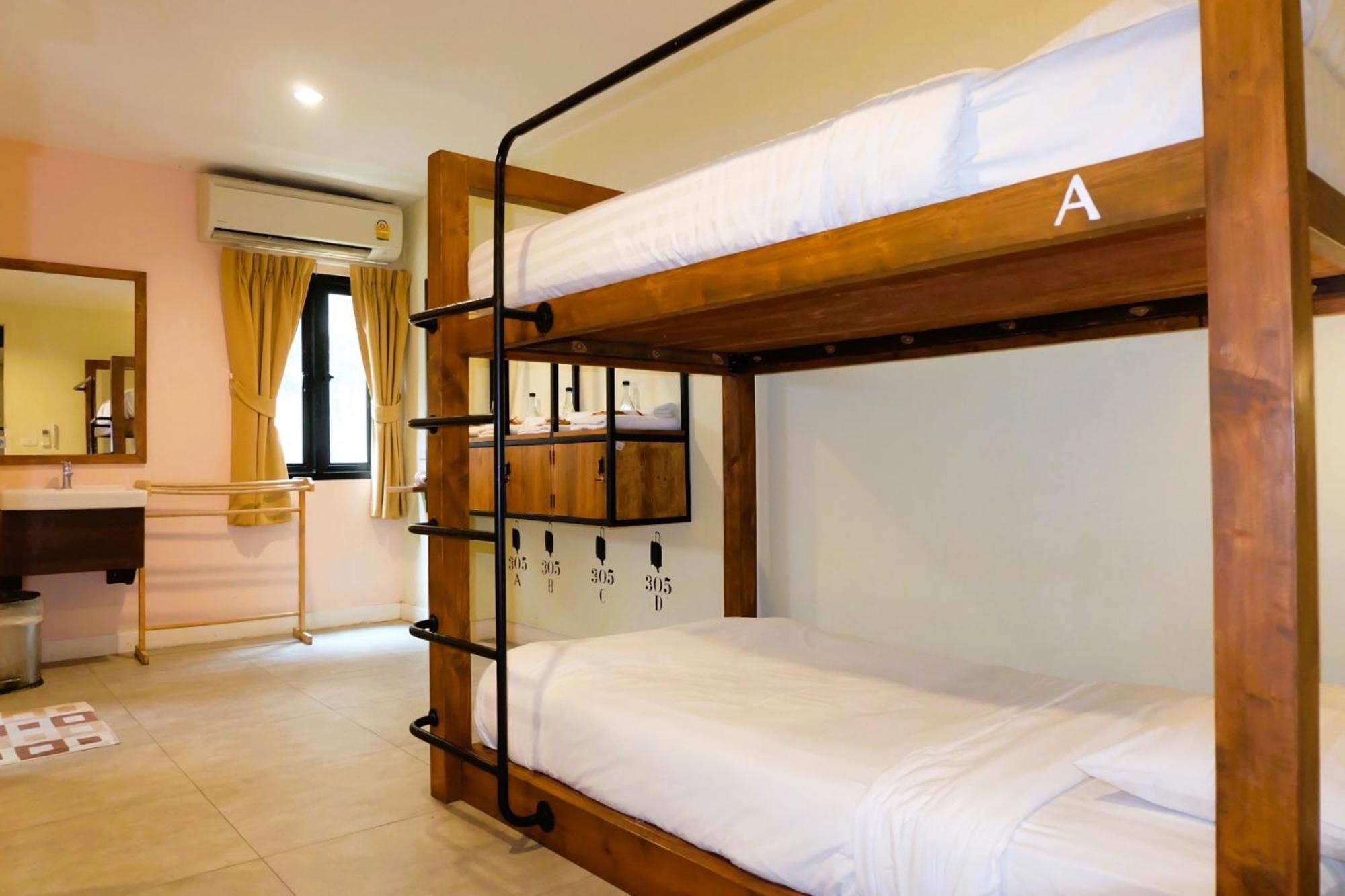 Siri Poshtel Bangkok Pansiyon Dış mekan fotoğraf